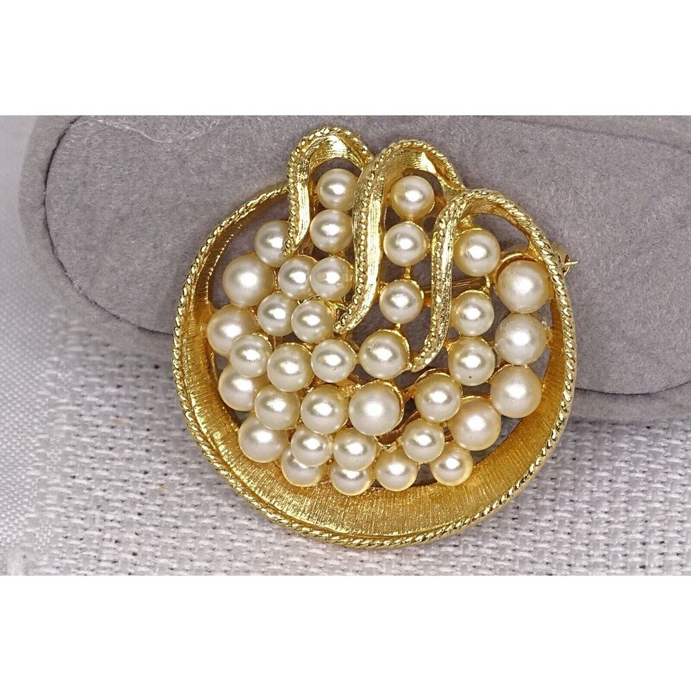 Vintage Signed ART Arthur Pepper Brooch Faux Pearl Round Gold Tone